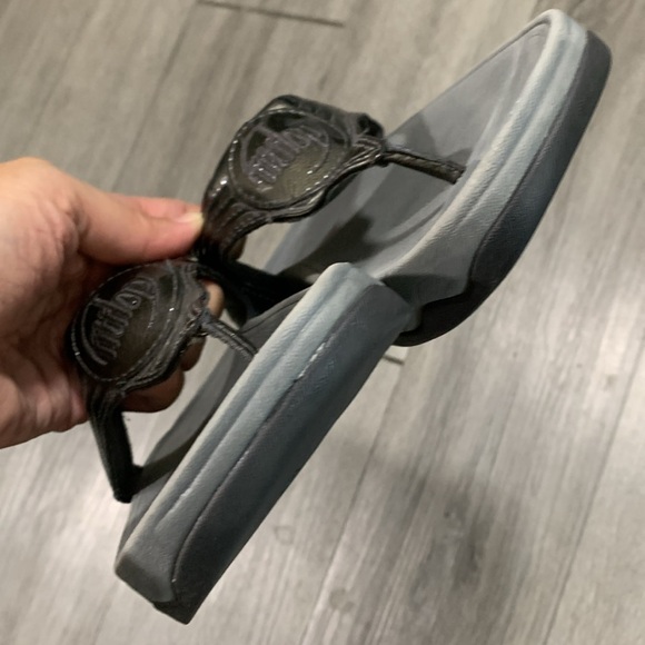 Fitflop Gray/Pewter Patent Leather Slip-On Thong Style Sandals size 7 - Picture 3 of 9